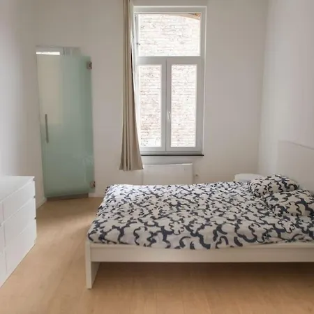 Proche Gare Du Midi Apartment *