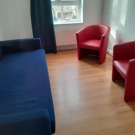 The Boulevard Sleeps 4 *