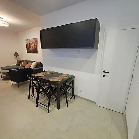 Cosy General Henry בריסל