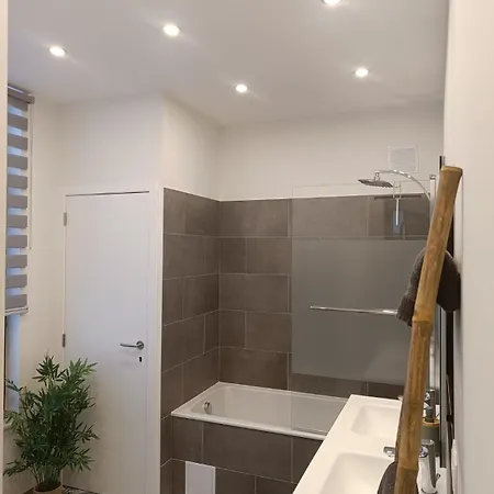 Modern Triplex 140m2 - 4 Bedrooms, 1 Living & 2 Bathrooms - 8 People In *