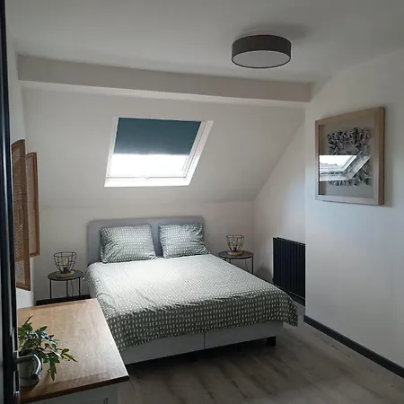 Modern Triplex 140m2 - 4 Bedrooms, 1 Living & 2 Bathrooms - 8 People In * 브뤼셀