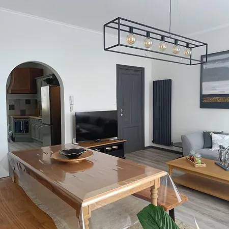 Modern Triplex 140m2 - 4 Bedrooms, 1 Living & 2 Bathrooms - 8 People In 아파트 *