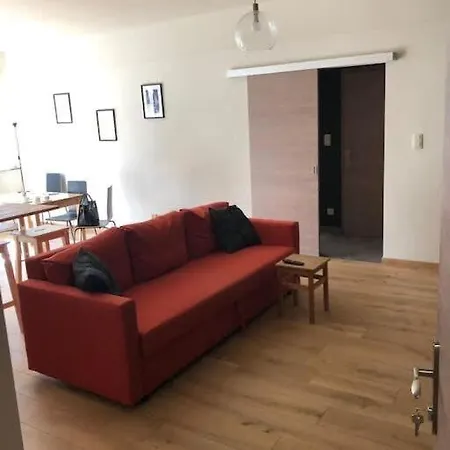 Fully Equipped Two Bedroom Schuman Area Apartamento