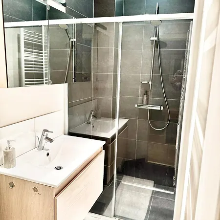 דירה Beautiful 2 Bedroom Familiar Luxury