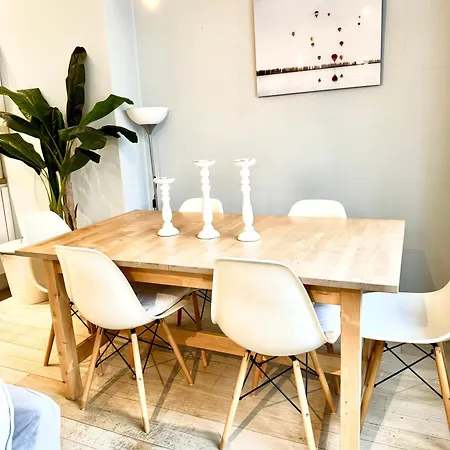 דירה Beautiful 2 Bedroom Familiar Luxury בריסל