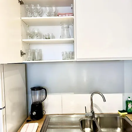 Beautiful 2 Bedroom Familiar Luxury Apartmán