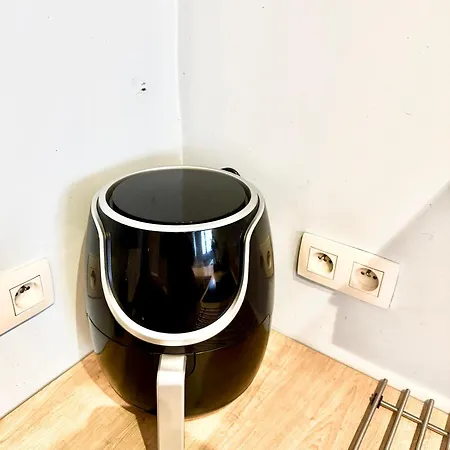 Beautiful 2 Bedroom Familiar Luxury דירה בריסל