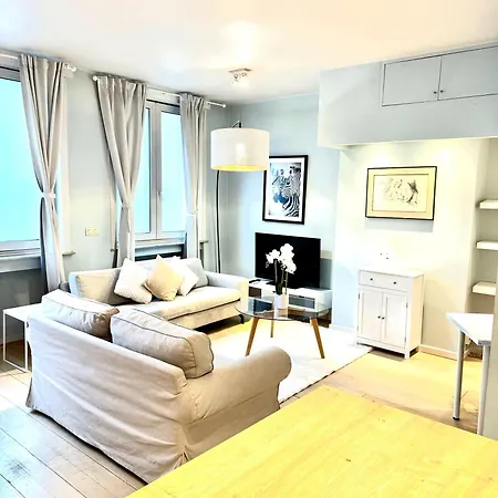 Beautiful 2 Bedroom Familiar Luxury *