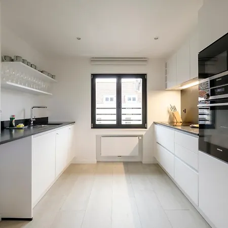 Flats De La Trinite Апартаменты *