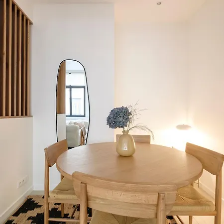Апартаменты Flats De La Trinite