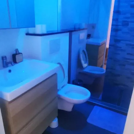 North Station Apartman *