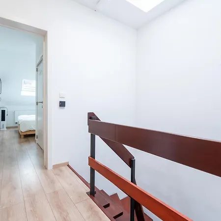 6 Bedroom House With Private Bathrooms In Bxl Downtown