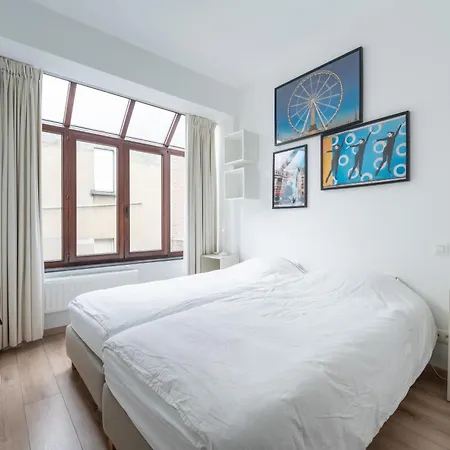 6 Bedroom House With Private Bathrooms In Bxl Downtown