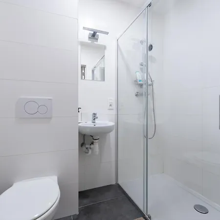 Apartment 6 Bedroom House With Private Bathrooms In Bxl Downtown *