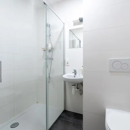 Apartment 6 Bedroom House With Private Bathrooms In Bxl Downtown *