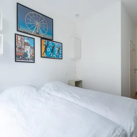 6 Bedroom House With Private Bathrooms In Bxl Downtown