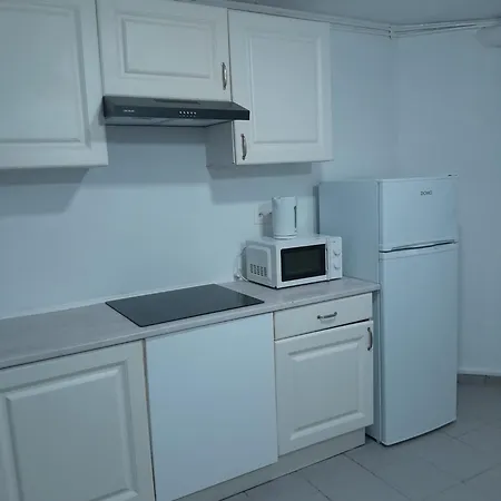 Appt Close To Grand Place Sleeps 6 شقة