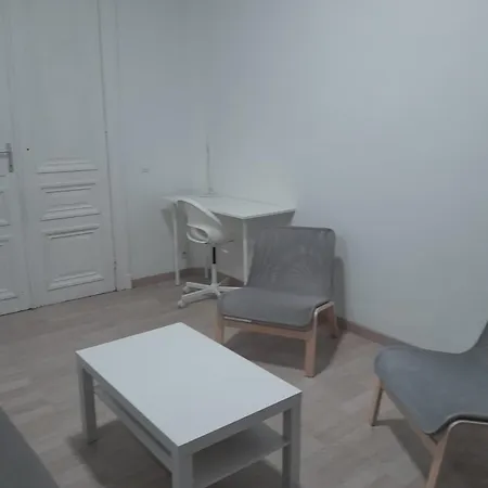 Appt Close To Grand Place Sleeps 6 شقة