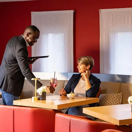 Novotel Brussels Airport 3*