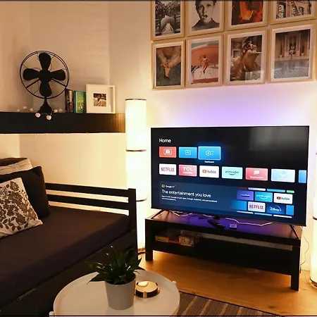 Bold And Beautiful Duplex In Central Bruselas