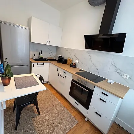 Echoes Of The Mirror Apartment *