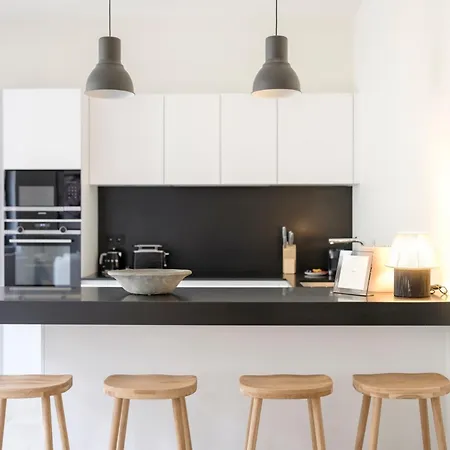 Flats De La Trinite Апартаменты *