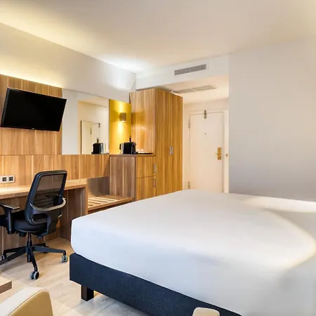 Hotel Holiday Schuman By Ihg 4*