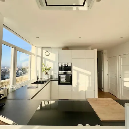 Lovely Loft In Panoramic View! Brusel