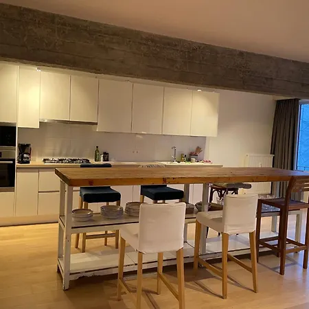 Penthouse Deschanel *