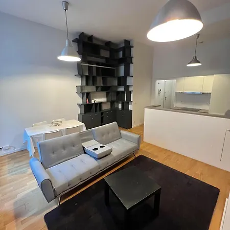 Center Apartment *