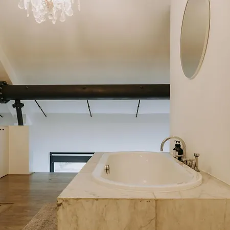 Lägenhet Magnificent Loft - 3 Bedroom Duplex Bryssel