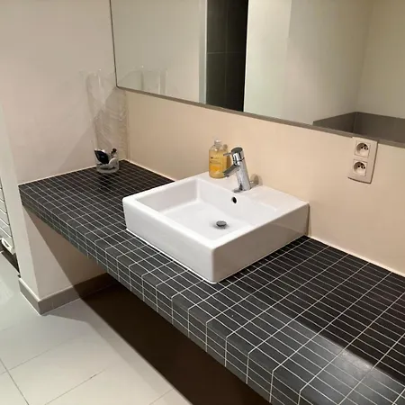 דירה Comfortable Two Bedroom In Center *
