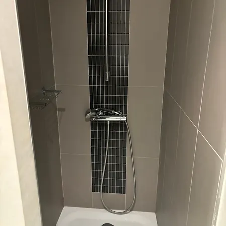 Comfortable Two Bedroom In Center דירה בריסל