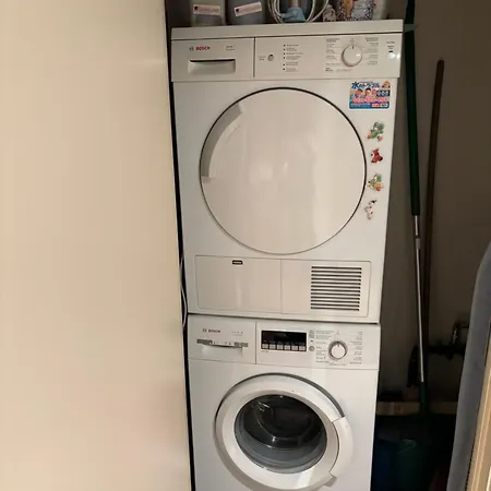 Comfortable Two Bedroom In Center * בריסל