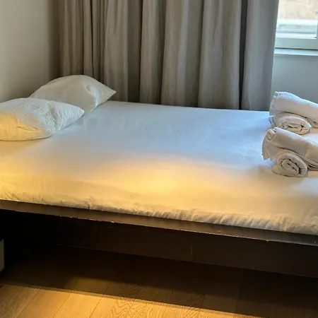 Comfortable Two Bedroom In Center דירה