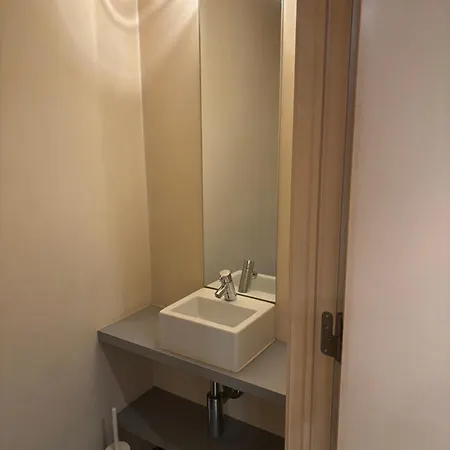 Comfortable Two Bedroom In Center * בריסל