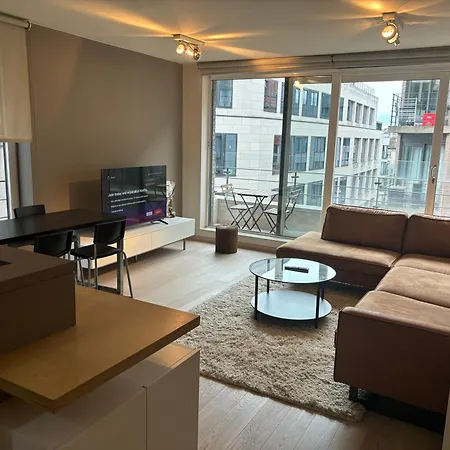 Comfortable Two Bedroom In Center דירה