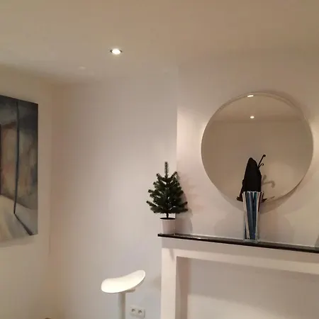 Apartment Heart Of Escape, Steps From Bourse Brüssel
