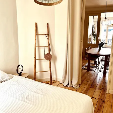 Bright And Cozy In Daire Brüksel