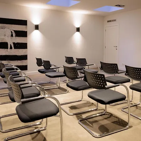 Pillows Centre فندق 4*