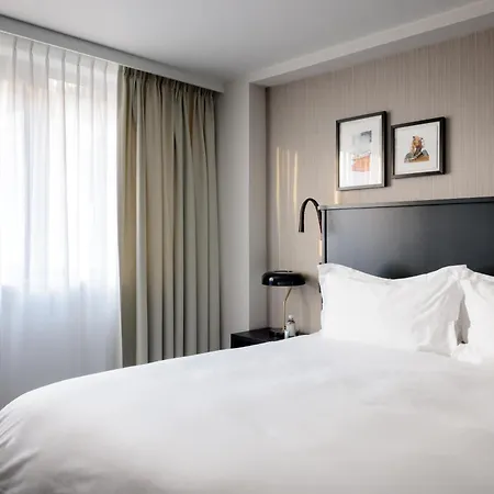 Pillows Centre Hotel