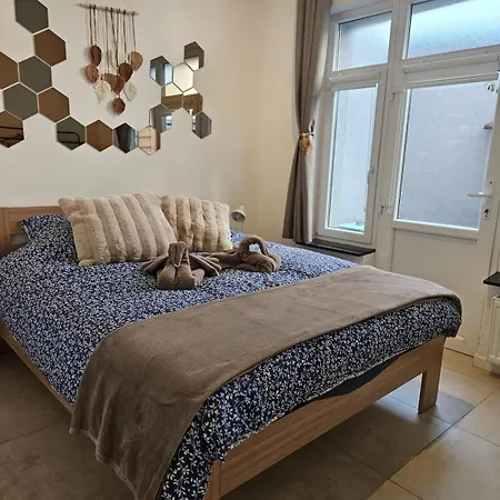 Proche Du Centre De Bruxelles, Atomium,tour&taxi,ing Arena