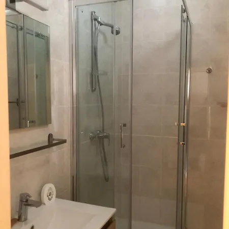 Appartement, Deux Au Pied Du Metro Montgomery בריסל