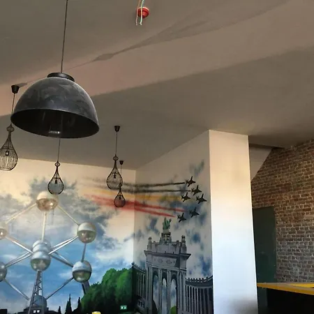 Vandrerhjem Midi 81 *