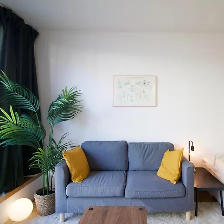 Brand New & Cosy - Louise & Stephanie Area *