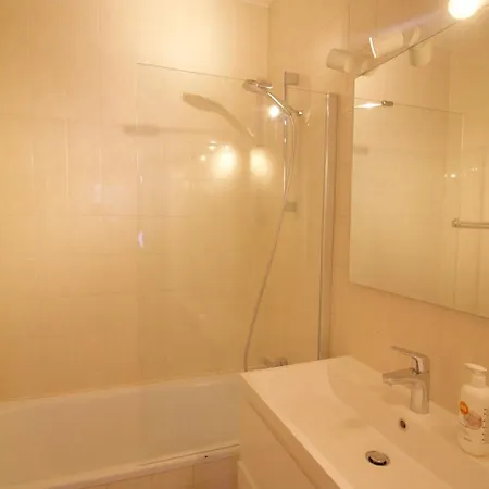 Beautiful And Bright Avlouise Bruxelas