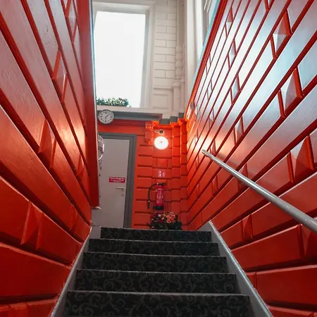 Your Midi Station Hostal