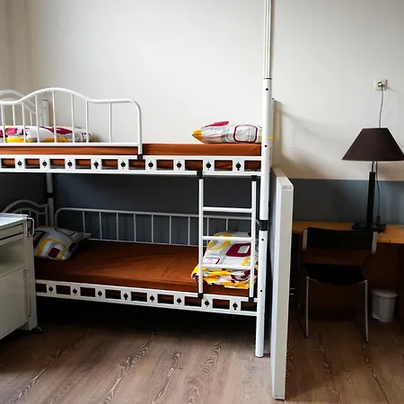 Hostal Your Midi Station