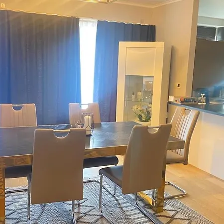 Strelitzyahouse Apartament *
