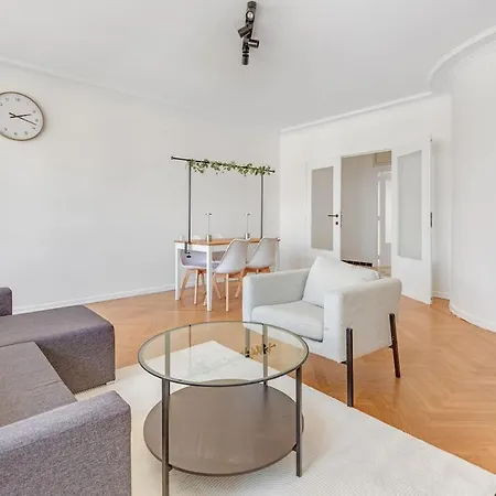 2 Bedroom Midi Brüssel